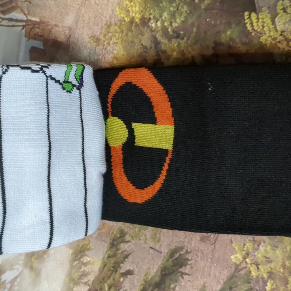 Disney Pixar mens 2 pairs of sox shoe size 6-12 - Picture 4 of 5
